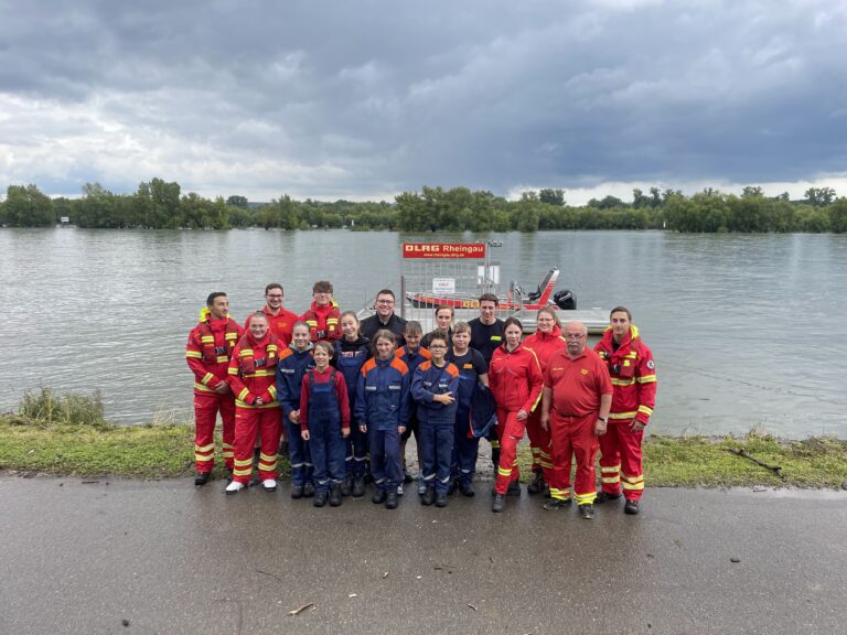 Jugendfeuerwehr Oestrich zu Besuch bei der DLRG Rheingau