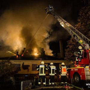 21862870844_6d20105654_b-min-min